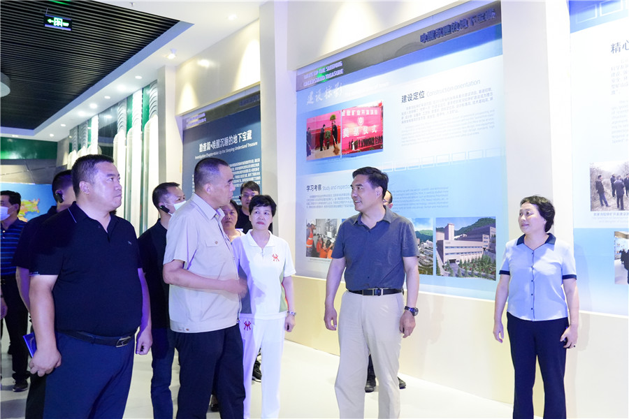 12-2022年8月，省委常委、省委統戰部長孫雪濤帶領帶領全省黨外代表人士考察團蒞臨金徽股份調研指導。.jpg