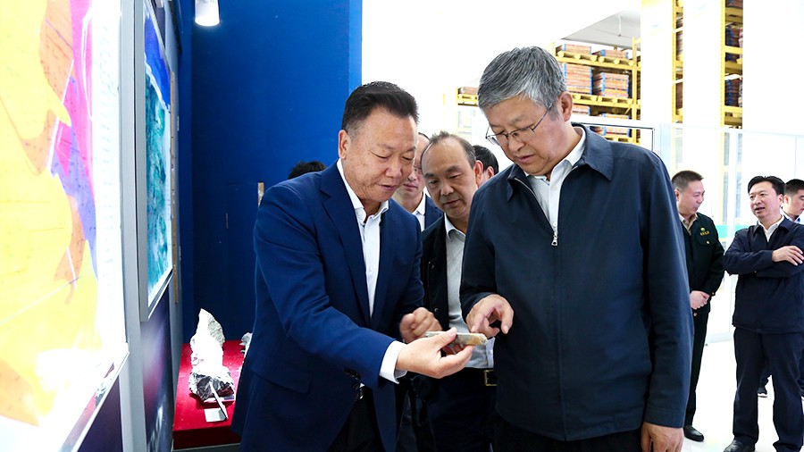 33-2021年5月，隴南市委書記張珂兵蒞臨礦區調研尾礦庫治理及綠色礦山建設情況。.jpg