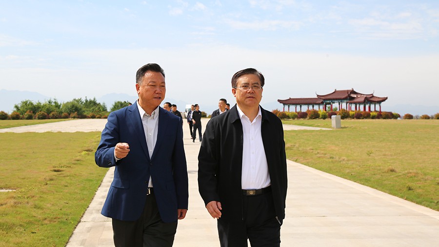 30-2021年5月，省人民檢察院黨組書記、檢察長朱玉蒞臨金徽股份調研綠色礦山建設工作。.jpg