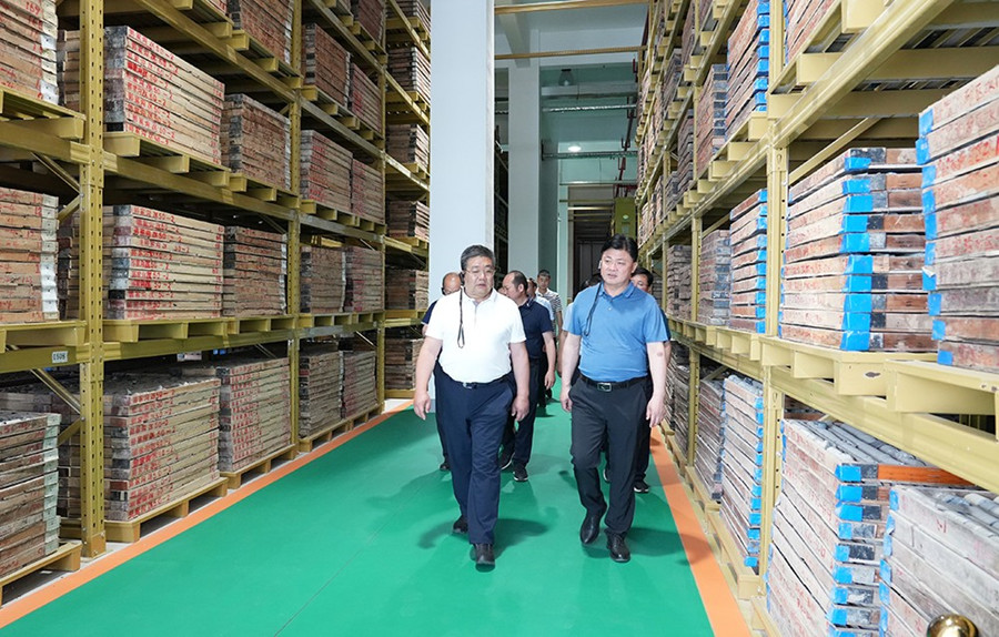 51-2022年6月，省農業農村廳一級巡視員朱寶瑩蒞臨金徽股份調研綠色礦山建設工作。.jpg